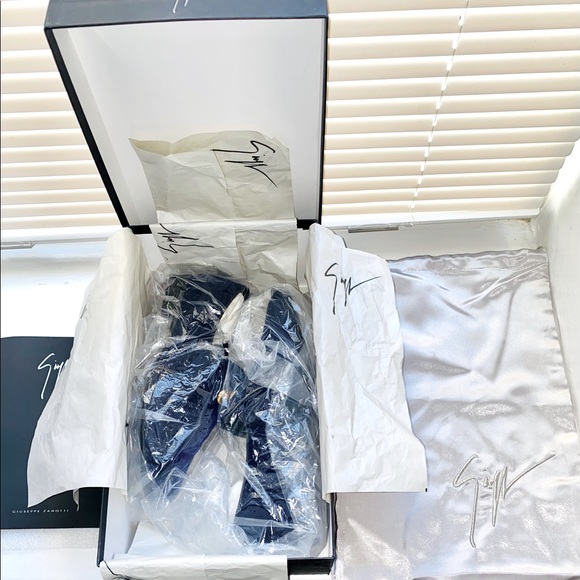 Giuseppe Zanotti Men’s Navy Velvet Slip-on - Picture 6 of 9